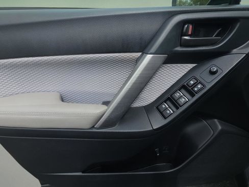 Used 2018 Subaru Forester 2.5i Premium AWD/4WD image 18