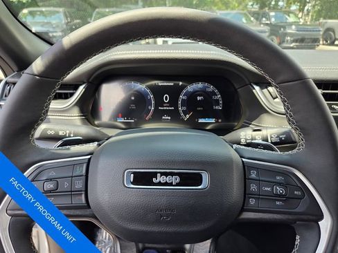 Used 2025 Jeep Grand Cherokee Limited RWD image 26