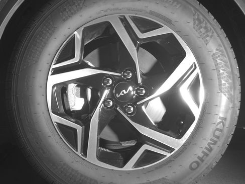 Used 2025 Kia Sportage LX image 12