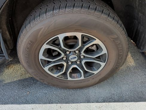 Certified 2024 Ford Expedition XLT image 6