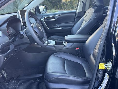 Used 2022 Toyota RAV4 XLE Premium image 13