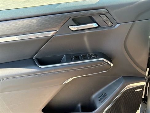 Used 2025 GMC Acadia Elevation image 16