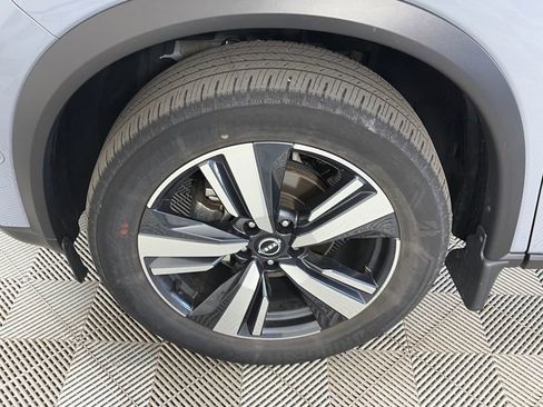 Used 2022 Nissan Rogue Platinum w/ Head-Up Display Package image 8