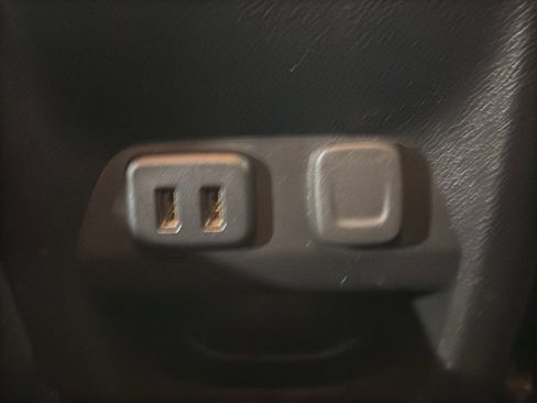 Used 2018 GMC Canyon SLE w/ Nightfall Edition image 12