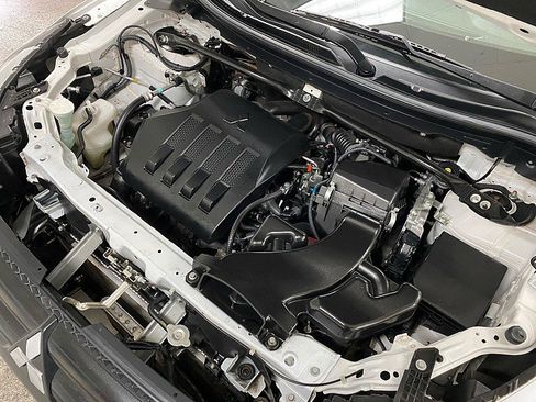 Used 2020 Mitsubishi Eclipse Cross LE image 16