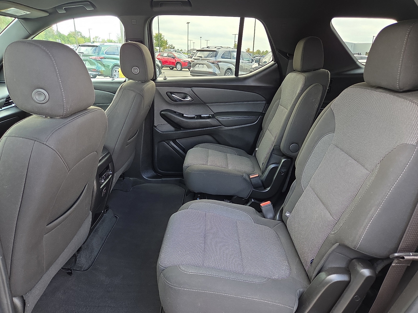 Used 2023 Chevrolet Traverse LT FWD image 11