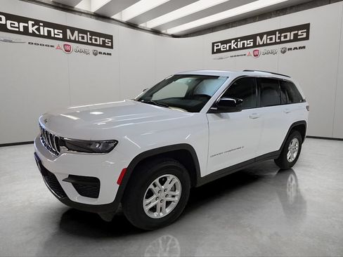 Used 2024 Jeep Grand Cherokee Laredo AWD/4WD image 1