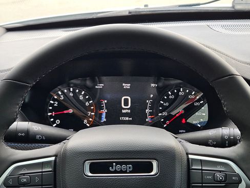 Used 2025 Jeep Compass Latitude w/ Altitude Special Edition image 17