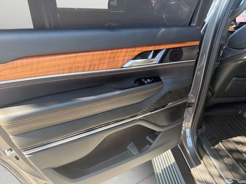 Used 2024 Jeep Grand Wagoneer Series III AWD/4WD image 23