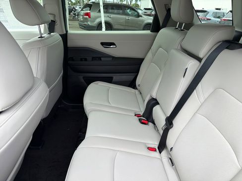 New 2026 Nissan Pathfinder SL AWD/4WD image 31