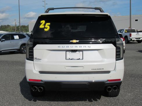 Used 2025 Chevrolet Suburban Premier image 5