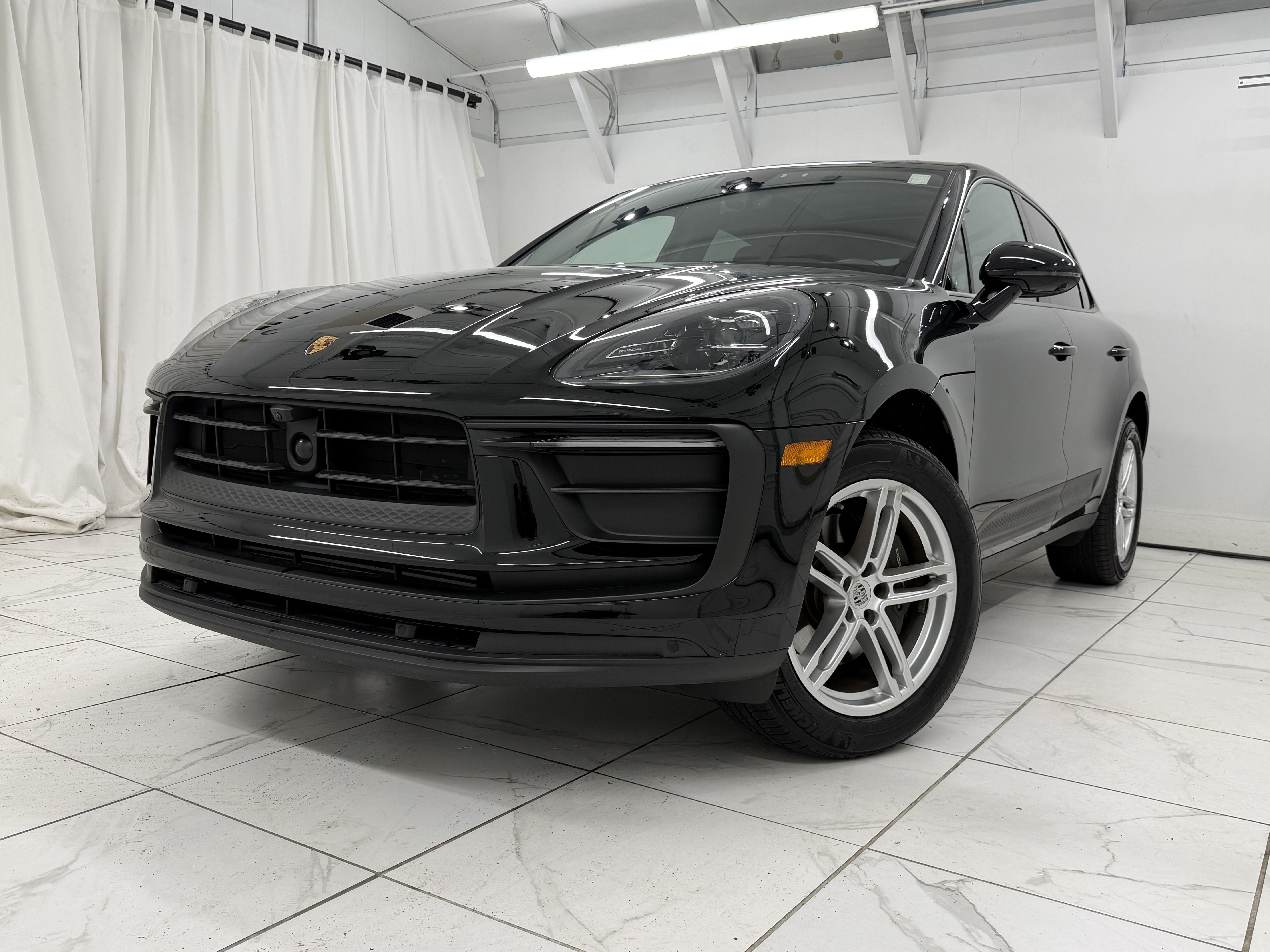 Used 2025 Porsche Macan AWD/4WD image 8