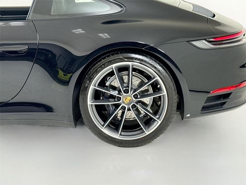 Used 2022 Porsche 911 Carrera w/ Premium Package RWD image 38