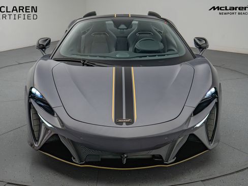 Used 2025 McLaren Artura Spider image 8