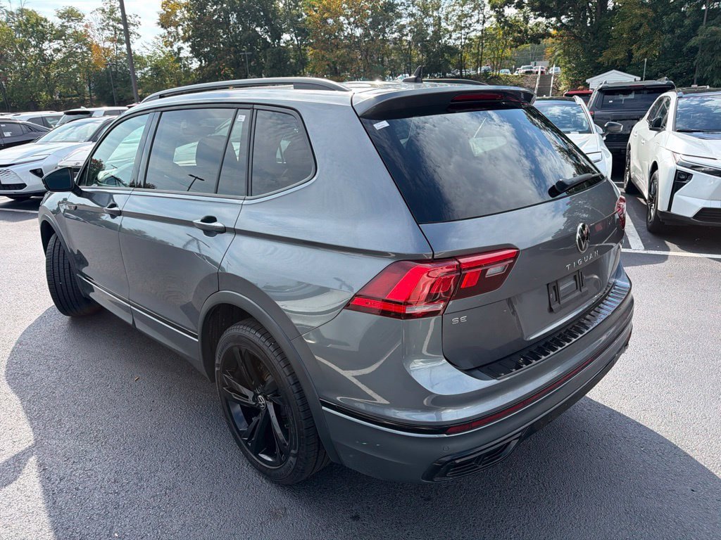 Used 2024 Volkswagen Tiguan SE R-Line AWD/4WD image 8