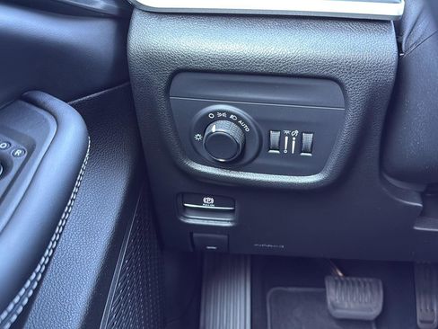 New 2025 Jeep Grand Cherokee Altitude image 28