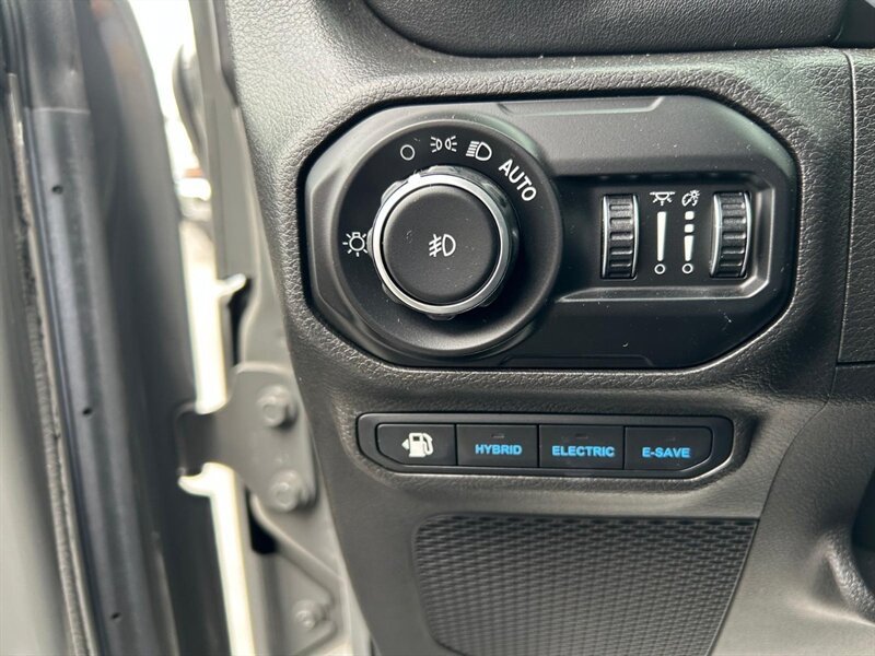 Used 2022 Jeep Wrangler Unlimited Sahara w/ Cold Weather Group AWD/4WD image 23