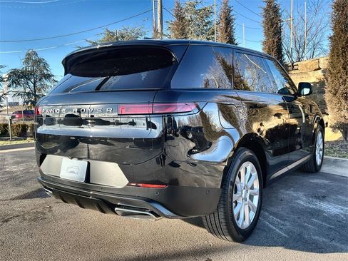 Used 2025 Land Rover Range Rover Sport image 5