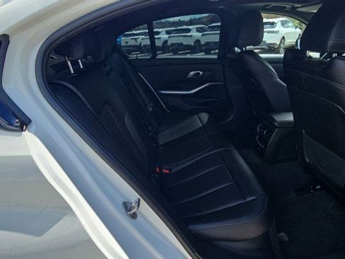 Used 2023 BMW 330i Sedan w/ Premium Package image 27