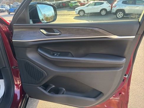 New 2025 Jeep Grand Cherokee Limited w/ Luxury Tech Group II image 19