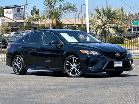 Used 2019 Toyota Camry SE FWD image 8