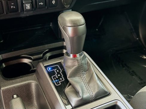 Used 2022 Toyota Tacoma TRD Off-Road w/ Technology Package AWD/4WD image 14