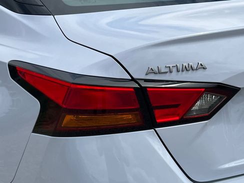 New 2026 Nissan Altima 2.5 SR FWD image 17