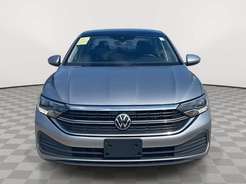 Used 2024 Volkswagen Jetta SE FWD image 2