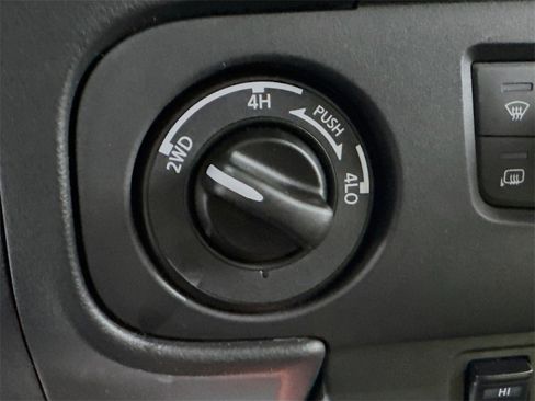 Used 2025 Nissan Frontier PRO-4X w/ Pro Convenience Package image 16