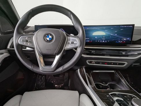 Used 2025 BMW X7 xDrive40i w/ Premium Package image 21
