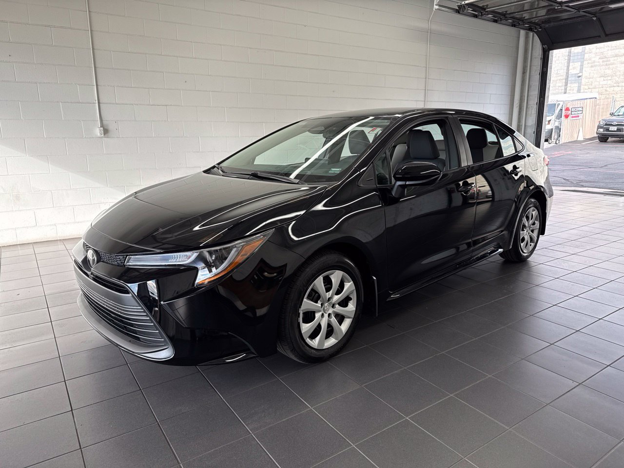 Used 2026 Toyota Corolla LE FWD image 4