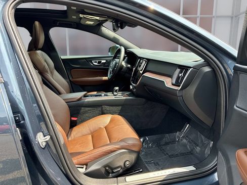 Used 2025 Volvo V60 B5 Cross Country Plus AWD/4WD image 19
