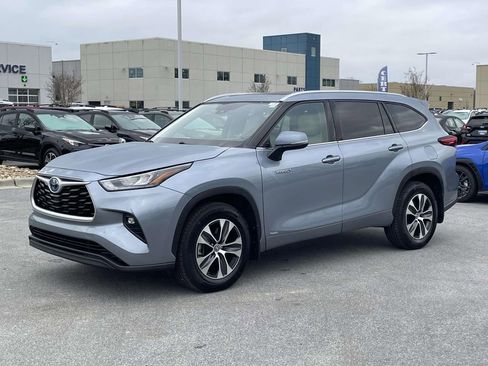 Used 2020 Toyota Highlander XLE image 24