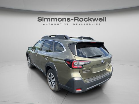 Used 2024 Subaru Outback Premium AWD/4WD image 3