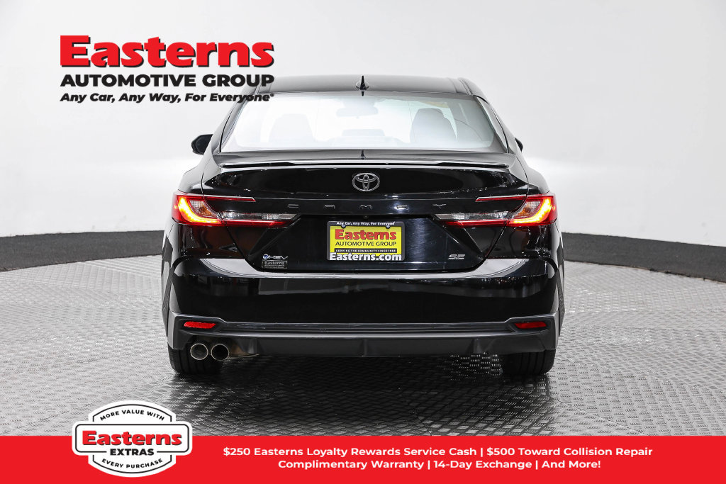 Used 2025 Toyota Camry SE FWD image 7