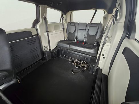 Used 2020 Dodge Grand Caravan SXT image 77