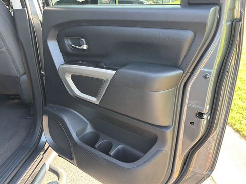 Used 2021 Nissan Titan SV w/ SV Convenience Package AWD/4WD image 15