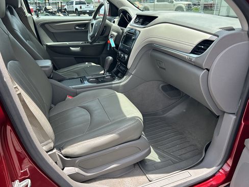 Used 2016 Chevrolet Traverse LT image 11
