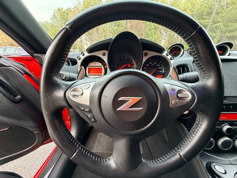 Used 2010 Nissan 370Z Touring RWD image 12