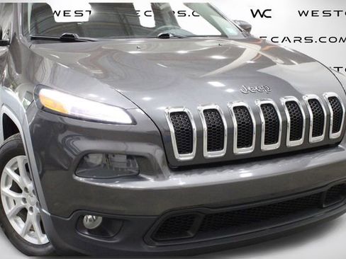 Used 2017 Jeep Cherokee Latitude w/ Comfort/Convenience Group image 38