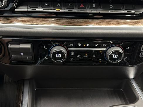 Used 2025 Chevrolet Silverado 1500 LT Trail Boss w/ Convenience Package II AWD/4WD image 24