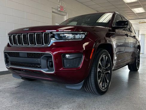 Used 2024 Jeep Grand Cherokee Overland w/ Luxury Tech Group IV AWD/4WD image 23