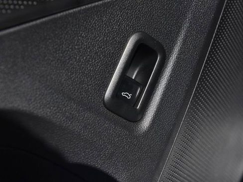 Used 2025 Volkswagen Tiguan SE R-Line AWD/4WD image 9