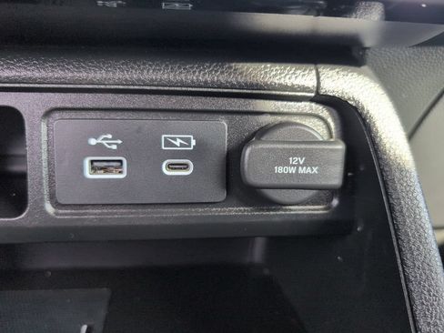 Used 2025 Honda Pilot Elite image 25
