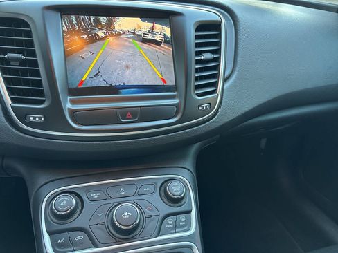 Used 2016 Chrysler 200 Limited FWD image 9