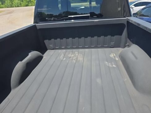 Used 2019 RAM 1500 Laramie AWD/4WD image 9