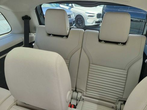 Used 2025 Land Rover Discovery S AWD/4WD image 19
