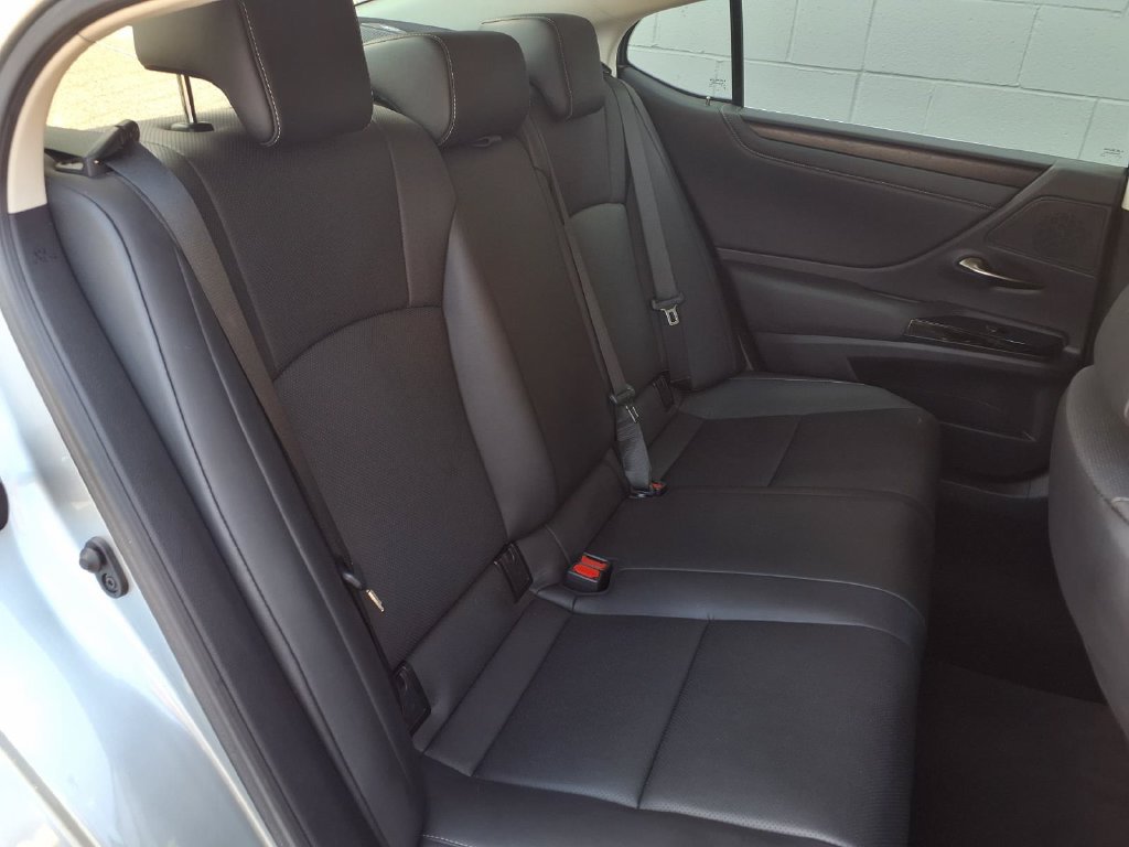 Used 2024 Lexus ES 300h w/ Premium Package FWD image 33
