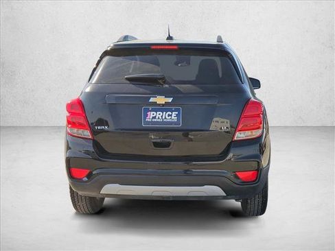 Used 2019 Chevrolet Trax LT w/ LT Convenience Package image 4