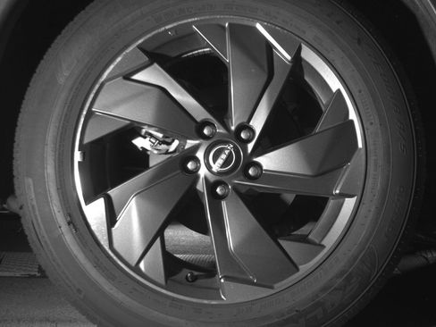 Used 2025 Nissan Rogue SV image 15